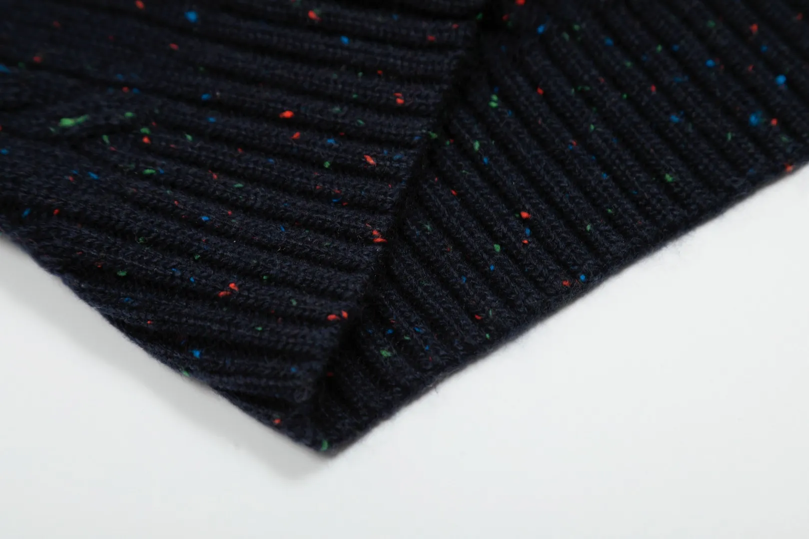 P166 💰 "Top quality" Style number: DS058# (on sale all year round) [Ralph Lauren wool blended pony embroidered logo twist knitted short sleeves] ✅Ralph Lauren gradient multi-color dot versatile hemp knitted round neck short sleeves for all seasons ✅15% merino cotton wool 85% wool blended clean and clear texture ✅ZP quality 1:1 version Scan the code to enter the GF website Counter quality ✅Details and quality are the only one in Guangzhou. Imported quality wool. Focus on high-end. Cost-effective. Needless to say good quality. ✅Restore the original version. The maximum size can be worn up to 150 pounds. Loose, comfortable and stress-free.
